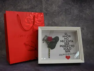 CUADRO ROSA ETERNA CON BOLSA