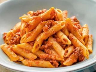 Penne Rigate Con Salsa Di Pomodoro E Chistorra