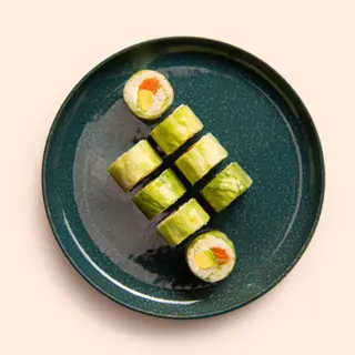 125. Uramaki California salmón vegetal (8 uds.)