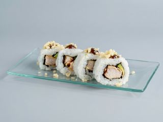 Uramaki Pollo Empanado con Queso Crema y Salsa Hoisin