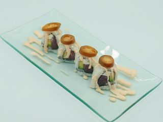 Uramaki de atún con jalapeños