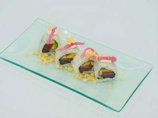 Uramaki de atún nikkei
