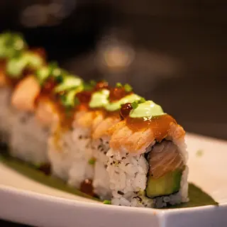 Uramaki Salmón Aburi