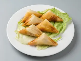 A8. Rollitos De Gambas (6 Uds.) 虾卷