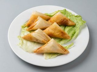 A8. Rollitos De Gambas (6 Uds.) 虾卷