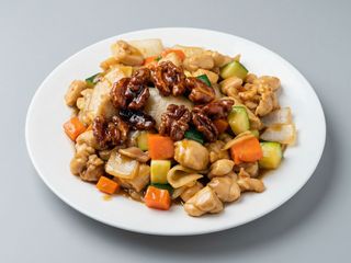 A57. Pollo Con Nueces