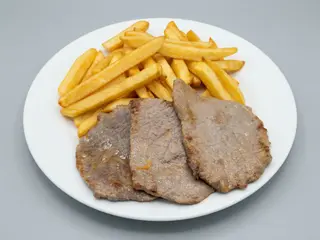 A47. Ternera Salteada Con Patatas Fritas