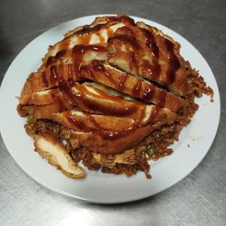 A23a. Arroz frito de la casa con pollo frito sabor teriyaki (NUEVO)