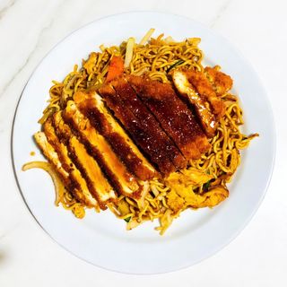 52A. Yakisoba con pollo frito sabor teriyaki