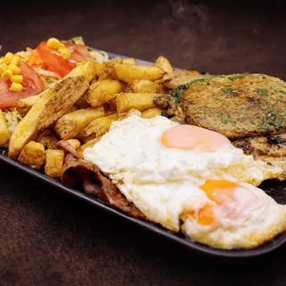 Lomo, bacon, huevo