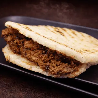 Arepa ternera mechada
