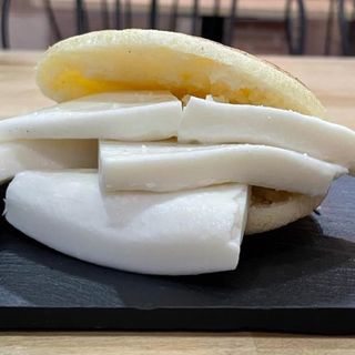 Arepa de queso de mano