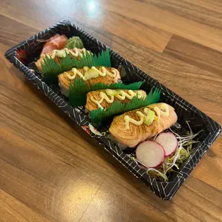 Nigiri De Salmón Flameado (4 Uds.)