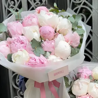 Pink and white peonies