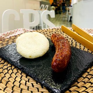 Chorizo Con Arepa