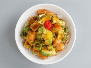 86.Poke Bowl Salmón