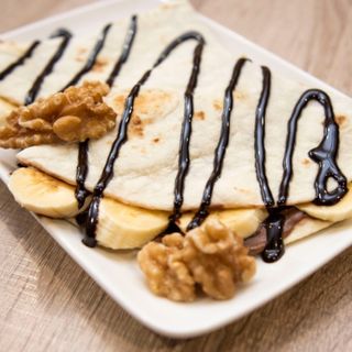Piadina de crema de chocolate con platano y nueces