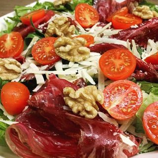 Ensalada De Cecina Y Nueces