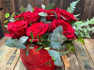 Sombrerera de Rosas Rojas