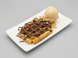 GOFRE CON BOLA DE HELADO