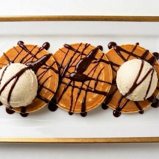 Tortitas con dos bolas de helado