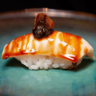 Nigiri De Pez Mantequilla Flambeado Con Pate De Truta (1 Ud.)