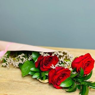 3 Rosas Rojas Con Presentación - San Valentín
