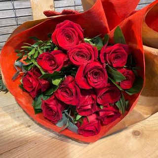 Bouquet De 12 Rosas Rojas -  San Valentín