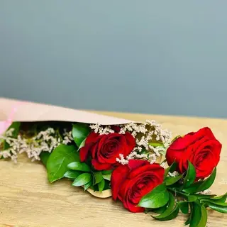 3 Rosas Rojas Con Presentación