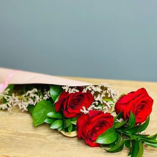 3 Rosas Rojas Con Presentación
