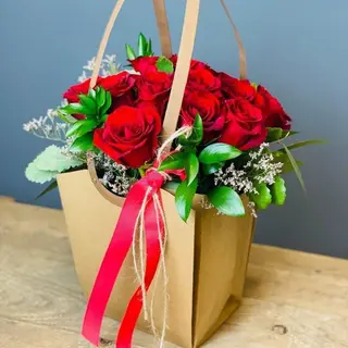 12 Rosas Rojas En Kraft