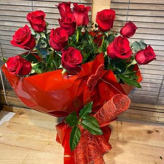 Ramo De 12 Rosas Rojas De Tallo Largo - San Valentín