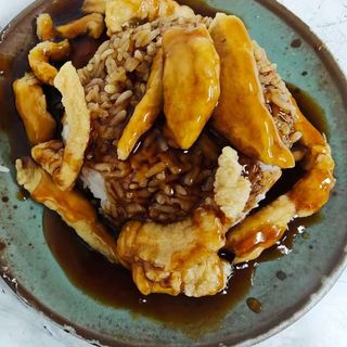 340. Arroz de pollo con salsa teriyaki