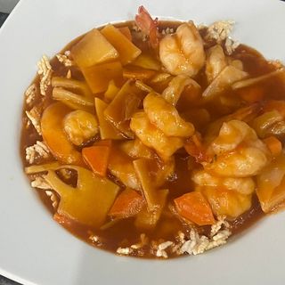 818. Guo Ba Con Gambas En Salsa Tomate