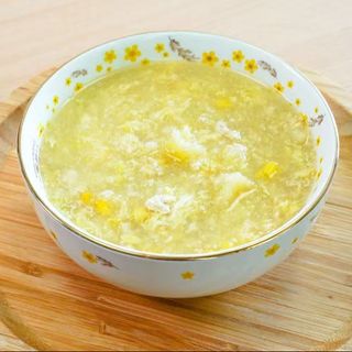 131. Sopa De Pollo Y Maíz Con Carne De Centollo