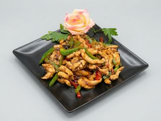 414. Pollo Con Pimientos Y Salsa Touchi