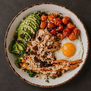 Ensalada De Pollo Mechado