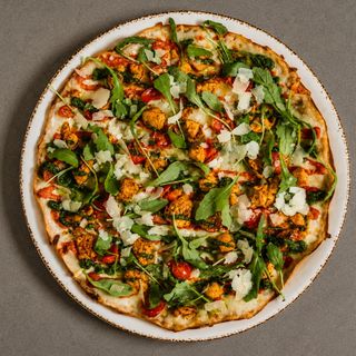 Pizza Mediterránea con pollo