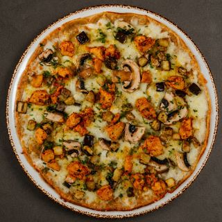 Pizza Pollo, berenjena y miel