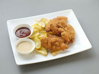 Solomillos de pollo y patatas