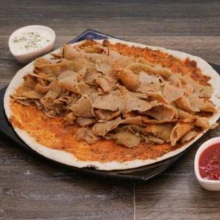 Lahmacun solo carne y salsa