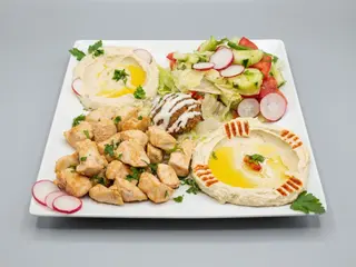 Combinado xix tawuk con ensalada (sin gluten/halal) - مشكل شيش طاووق