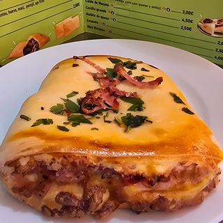 Esfiha de jamón y queso