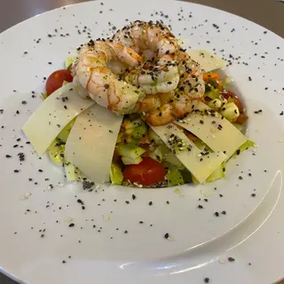 Ensalada de langostinos y parmesano