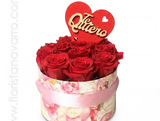 Caja con rosas rojas preservadas