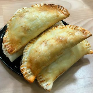 Promo 12 Empanadillas variadas +3CERVEZAS o REFRESCOS GRATIS