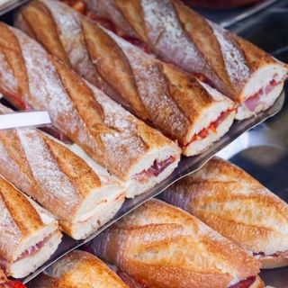 Bocadillo De Atún (Mediano)