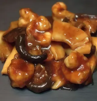 Bambú Y Setas Chinas Salteadas