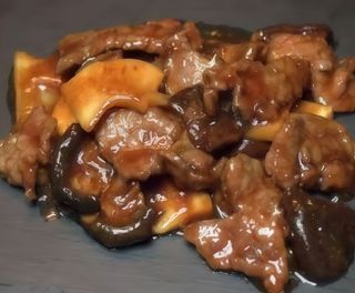 Ternera Con Bambú Y Setas Chinas