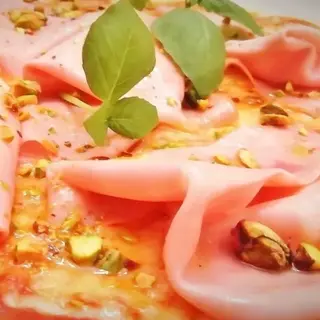 Pizza Pistachos Y Mortadella